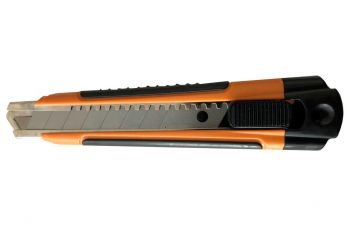 Нож LT - 18 мм прорезиненный плоский (0210)